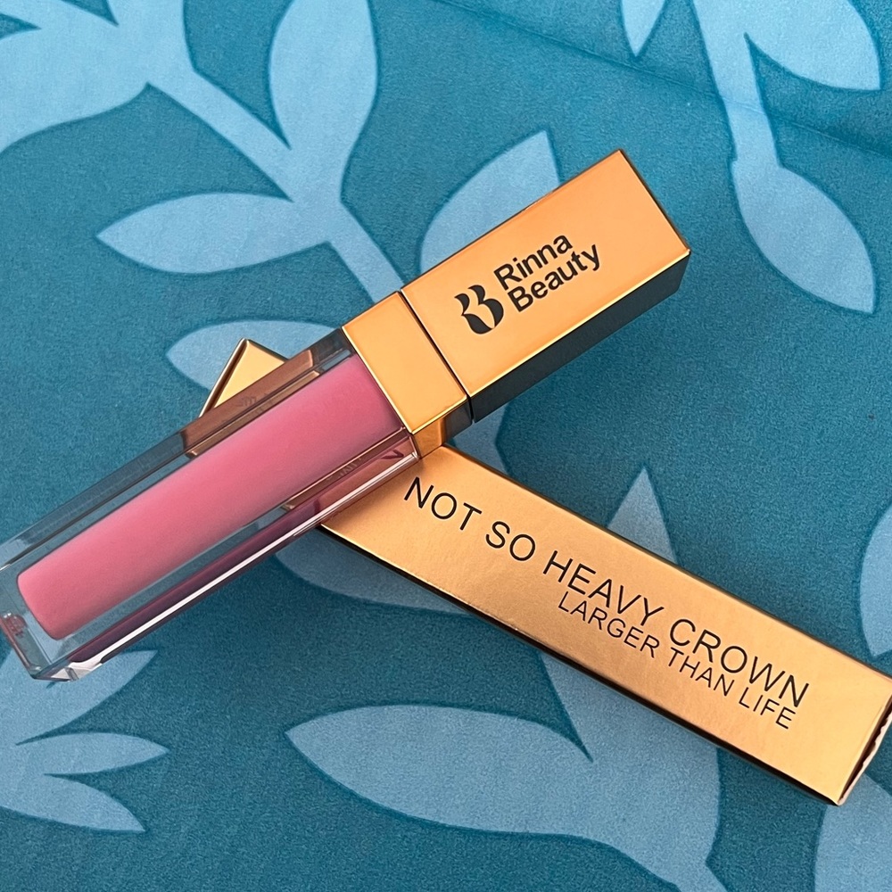 Rinna Beauty - plumping lip gloss - Not So Heavy Crown